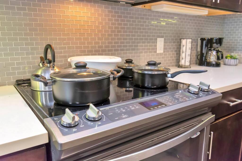 Penthouse Cool-Oasis-In-Houston-Rental Car Available-View-Great-Sleep Buitenkant foto