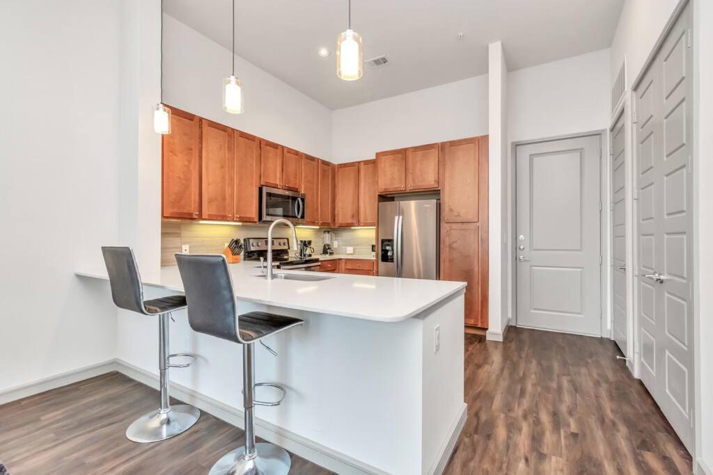 Penthouse Cool-Oasis-In-Houston-Rental Car Available-View-Great-Sleep Buitenkant foto