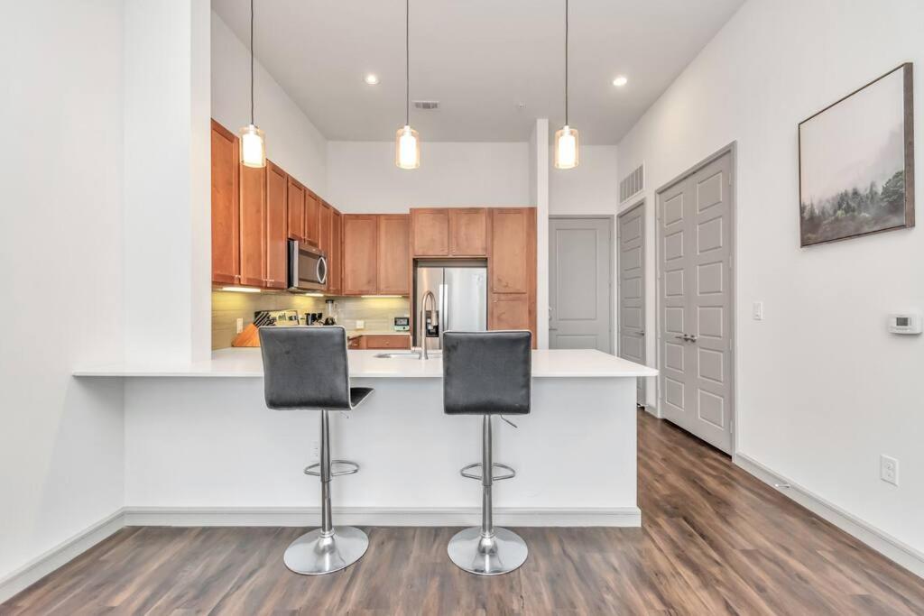 Penthouse Cool-Oasis-In-Houston-Rental Car Available-View-Great-Sleep Buitenkant foto