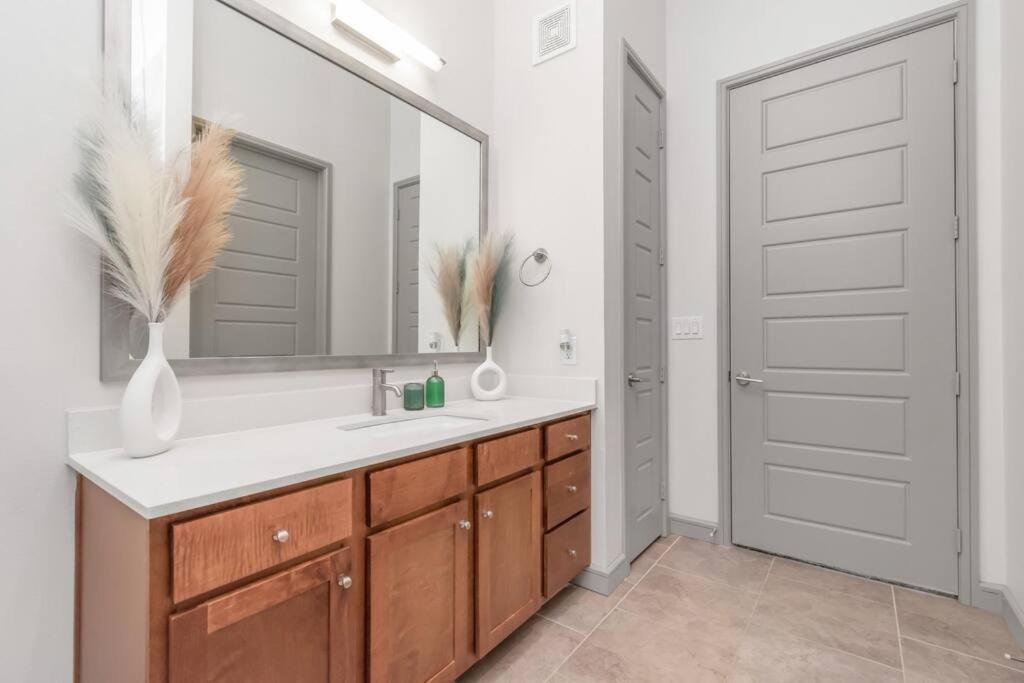 Penthouse Cool-Oasis-In-Houston-Rental Car Available-View-Great-Sleep Buitenkant foto